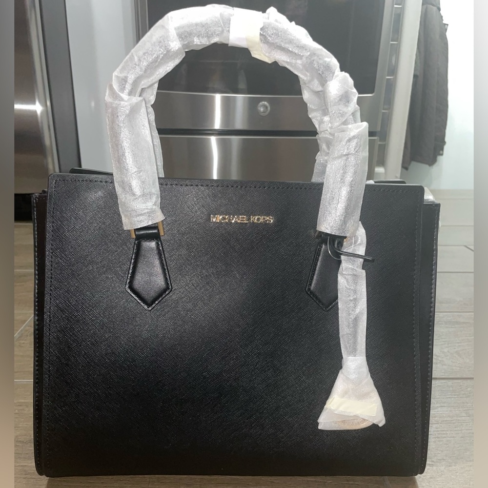 Black Michael Kors LG leather satchel. BRAND NEW